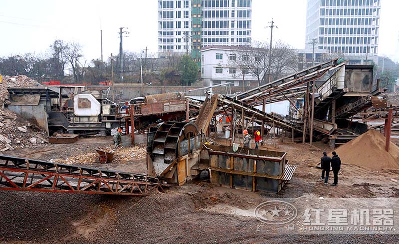 红星用户移动式建筑垃圾破碎生产线现场